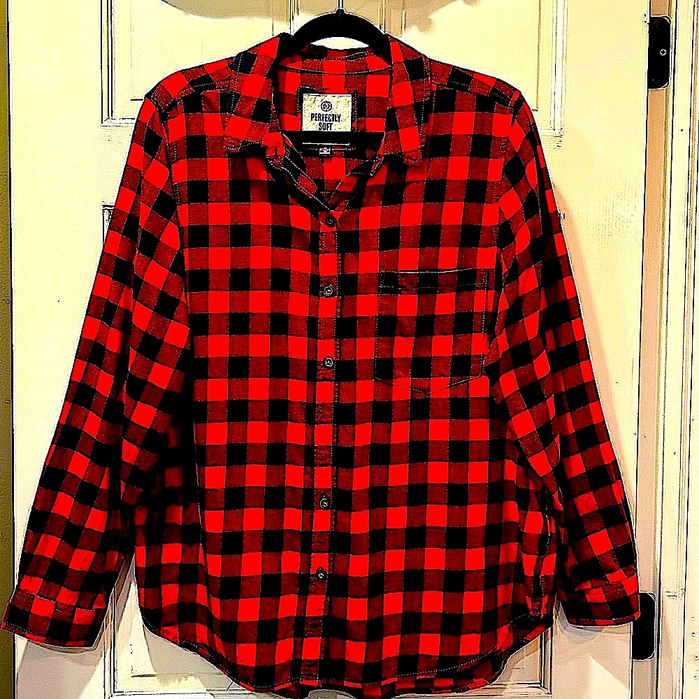 Red and Black Checked Button Women’s Down Shirt Size XL by So